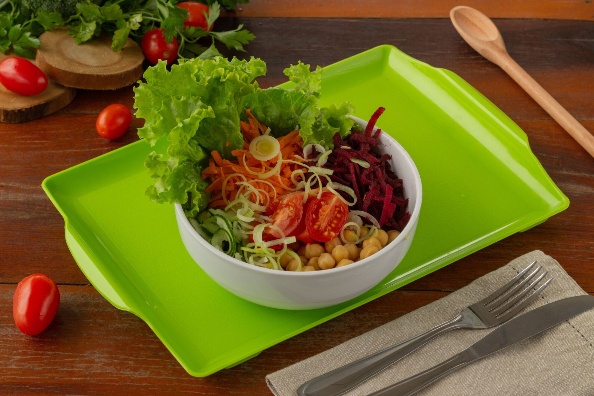  <b>Salada Vegana</b> <br/>Ingredientes: Alface americano, alface roxo, grão de bico, alho poró, beterraba, pepino, cenoura ralada, tomate cereja, molho italiano. [+R$ 30,27]