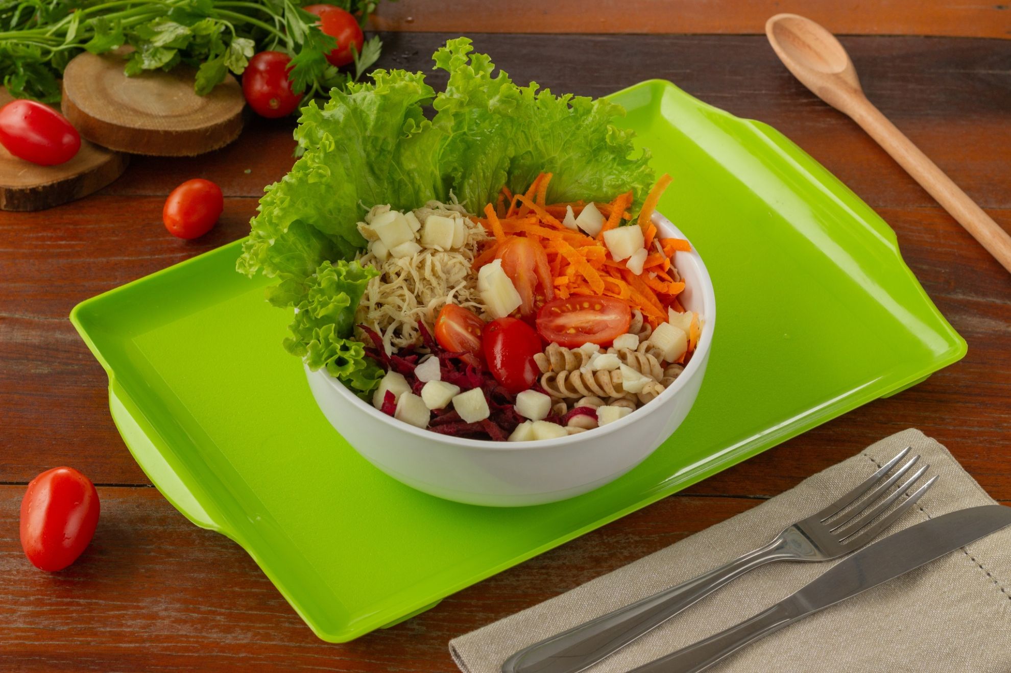  <b>Salada Barra da Tijuca</b> <br/>Ingredientes: Alface americano, Alface roxo, Macarrão integral, Cenoura ralada, Beterraba ralada, Frango desfiado, Palmito, Tomate cereja, Molho Caesar. [+R$ 30,27]
