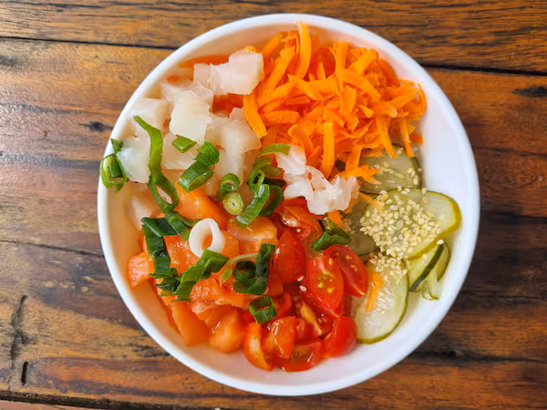 Monte seu poke havaiano